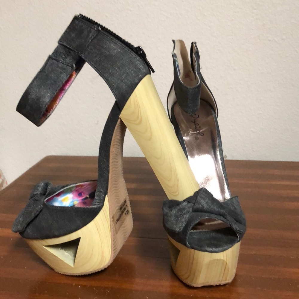 Brand new Size 6 Quipid cut out platform heels